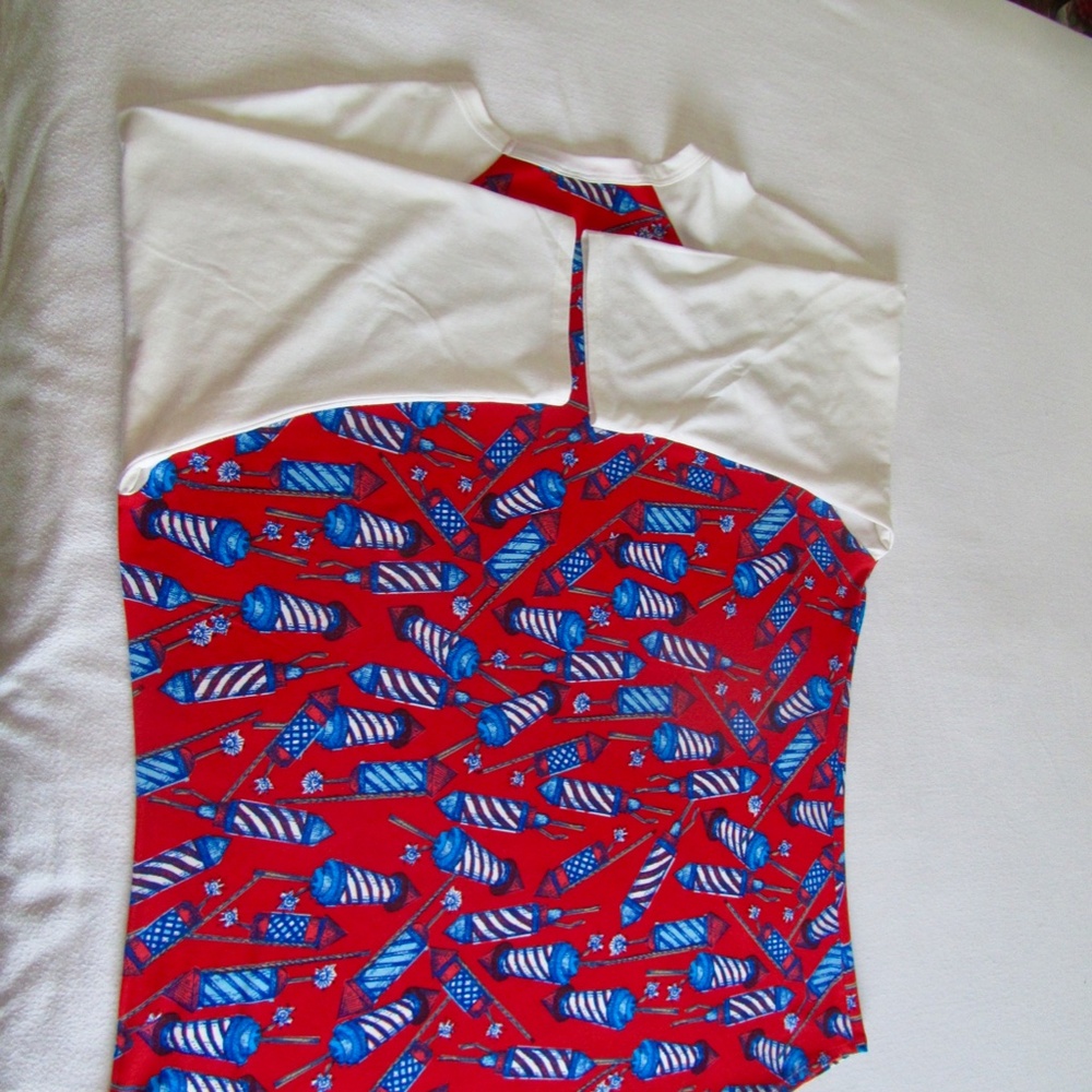 LuLaroe Randy Shirt - Picture 2 of 3